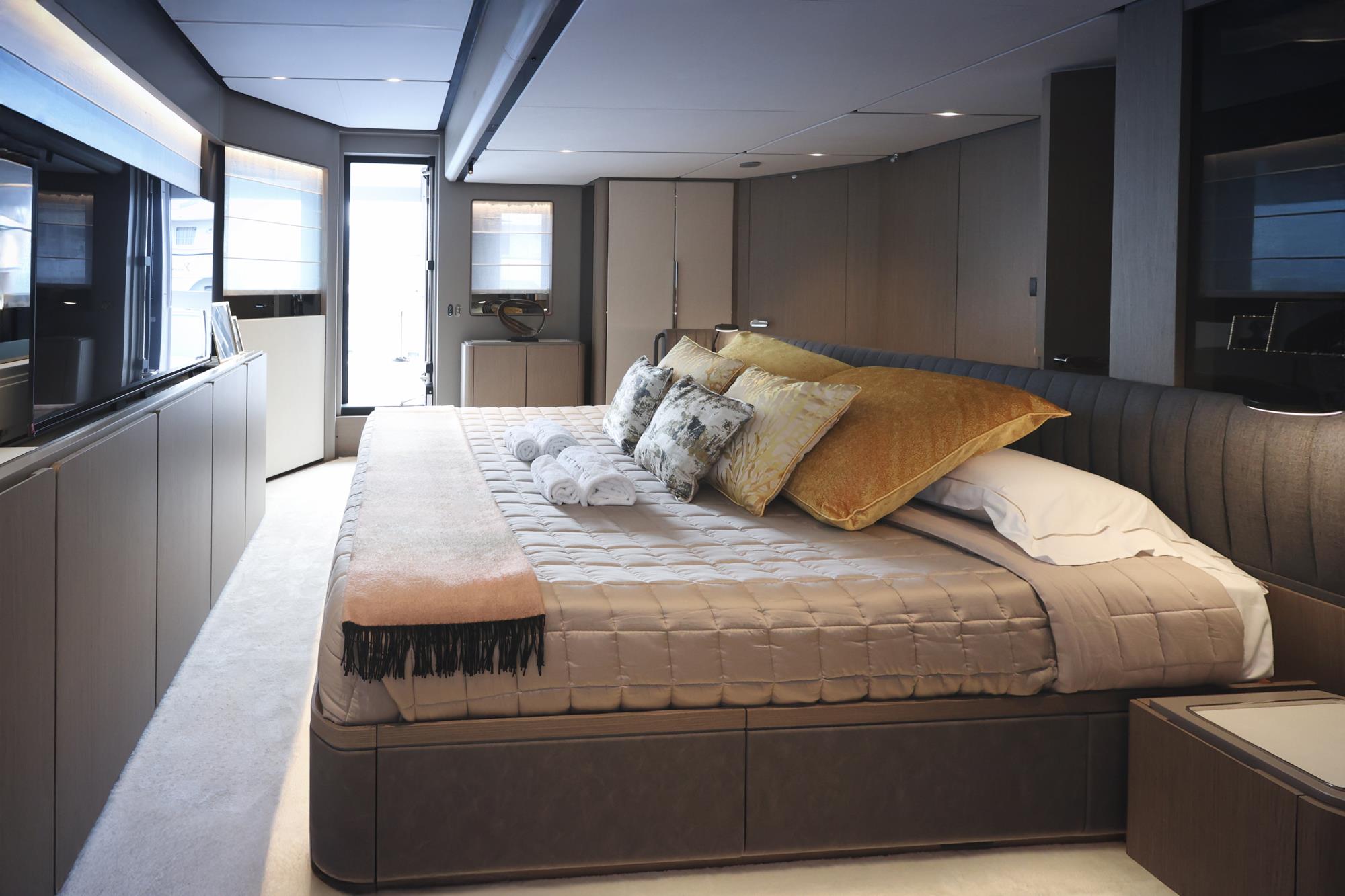 2024 FERRETTI YACHTS INFYNITO 90 